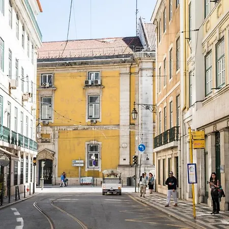 Plum Guide - Restless Stone Lisboa